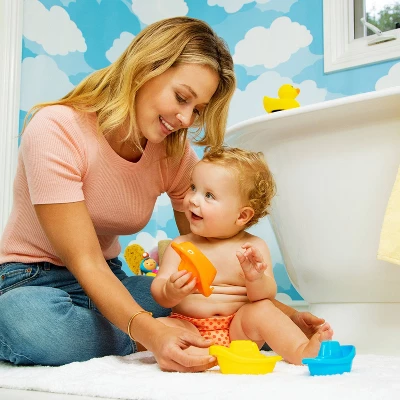 Munchkin Baby First Bath Toy Gift Set 4 Munchkin Baby First Bath Toy Gift Set - Image 2