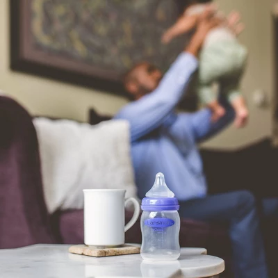 Lansinoh Baby Bottles For Breastfeeding Babies With 3 Slow Flow Nipples (Size 2S) - 5oz/3ct 6 Lansinoh Baby Bottles For Breastfeeding Babies With 3 Slow Flow Nipples (Size 2S) - 5oz/3ct - Image 4